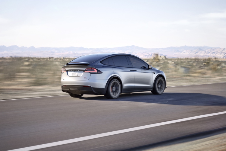 tesla-model-x-novi-problem-sa-krovnim-detaljima-jos-jedno-povlacenje-vozila-na-pomolu-2