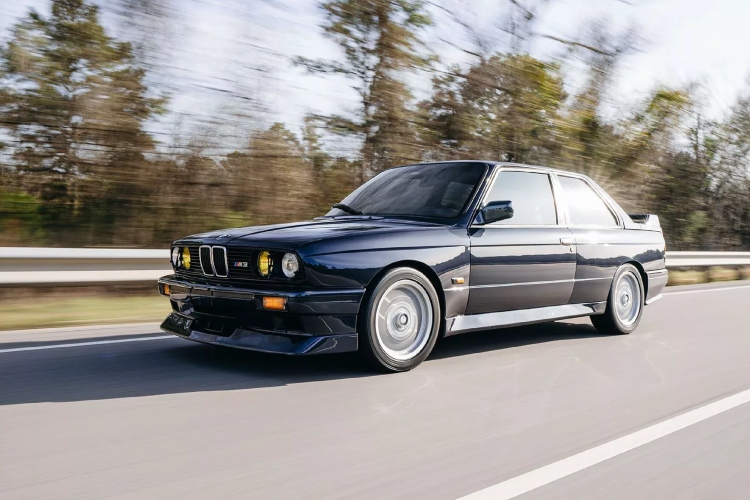 1-od-501-bmw-e30-m3-evolution-ii-je-vrhunski-sportski-automobil-za-voznju-2