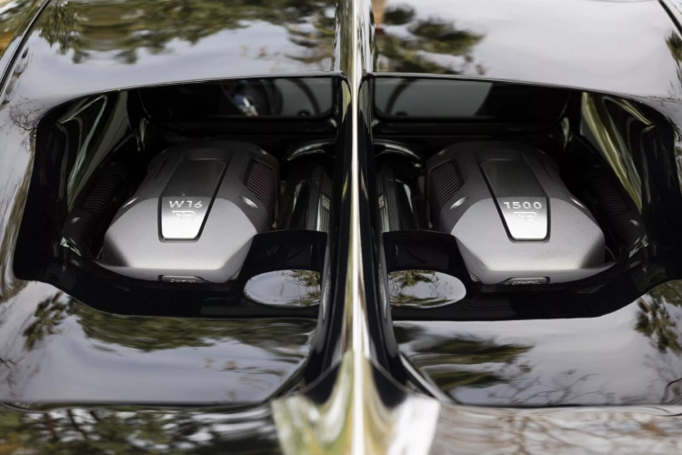 unikatni-bugatti-chiron-reflektujuceg-prednjeg-dela-3