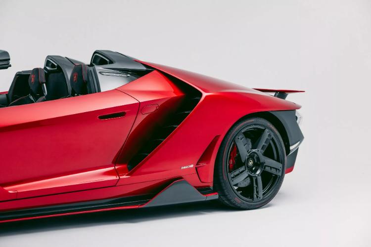 crveni-lamborghini-centenario-roadster-je-pravi-italijanski-jednorog-10