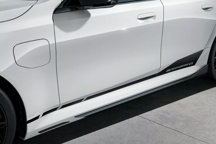2025-bmw-m5-dobija-dodatnu-dozu-karbona-sa-opcionalnim-m-performance-delovima-7