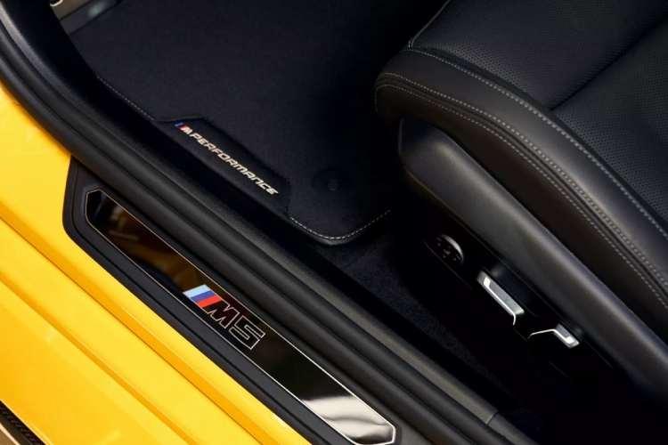 2025-bmw-m5-dobija-dodatnu-dozu-karbona-sa-opcionalnim-m-performance-delovima-15