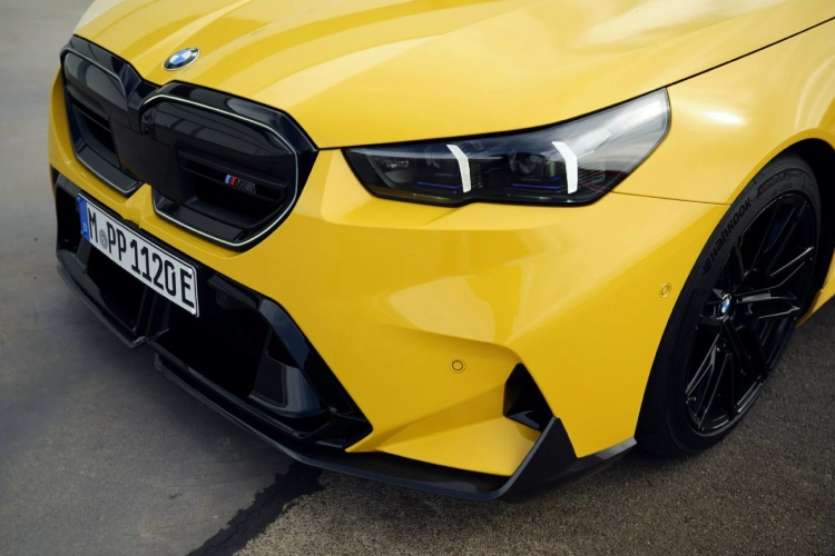 2025-bmw-m5-dobija-dodatnu-dozu-karbona-sa-opcionalnim-m-performance-delovima-17