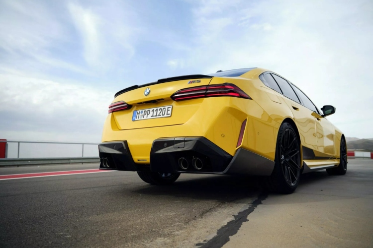 2025-bmw-m5-dobija-dodatnu-dozu-karbona-sa-opcionalnim-m-performance-delovima-19