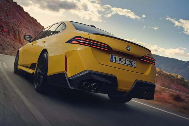 2025-bmw-m5-dobija-dodatnu-dozu-karbona-sa-opcionalnim-m-performance-delovima-22