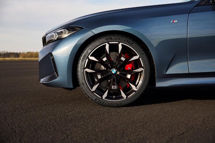 2025-bmw-serije-3-dobija-vise-snage-i-azuriran-izgled-20
