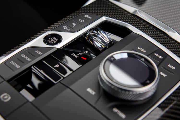 2025-bmw-serije-3-dobija-vise-snage-i-azuriran-izgled-26