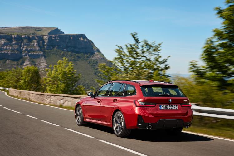 2025-bmw-serije-3-dobija-vise-snage-i-azuriran-izgled-30