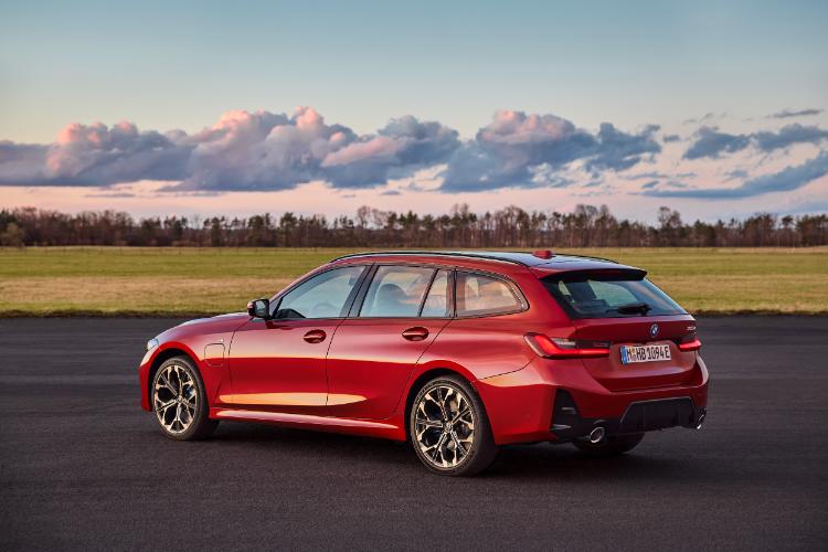 2025-bmw-serije-3-dobija-vise-snage-i-azuriran-izgled-33