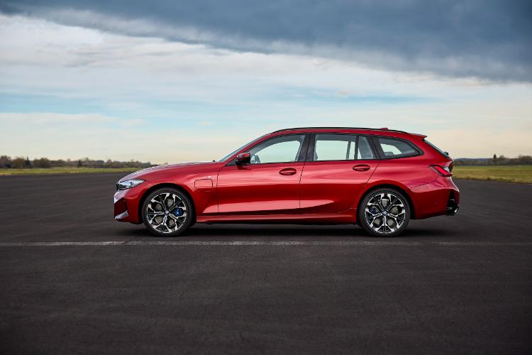 2025-bmw-serije-3-dobija-vise-snage-i-azuriran-izgled-35