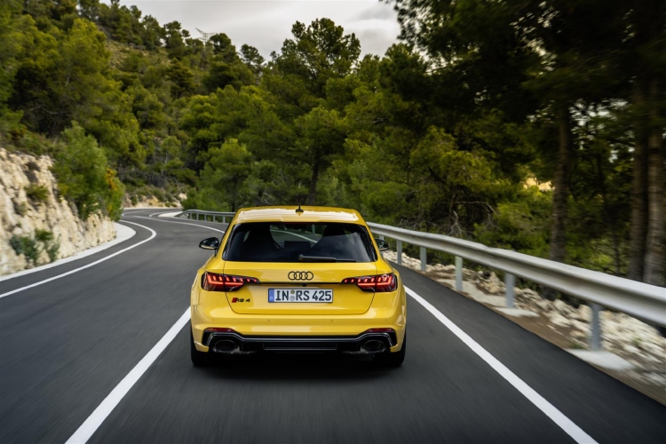audi-rs4-avant-edition-25-years-odlazi-uz-pojacanu-snagu-i-nadogradnju-sasije-8