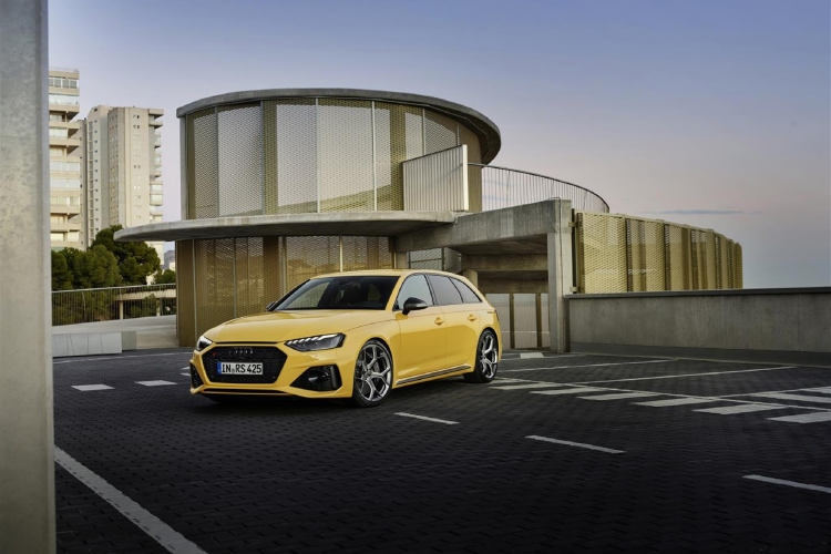 audi-rs4-avant-edition-25-years-odlazi-uz-pojacanu-snagu-i-nadogradnju-sasije-10
