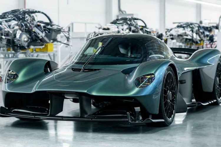 servisiranje-aston-martin-valkyrie-hiperautomobila-skuplje-od-stana-na-menhetnu-1