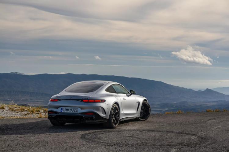 2024-mercedes-amg-gt-stize-ovog-proleca-sa-v8-snagom-i-cenom-od-134900-dolara-5