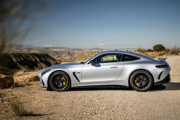 2024-mercedes-amg-gt-stize-ovog-proleca-sa-v8-snagom-i-cenom-od-134900-dolara-12