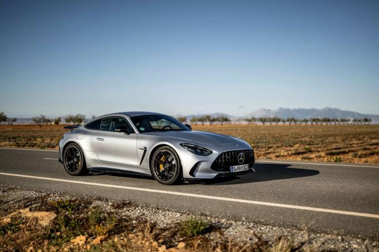 2024-mercedes-amg-gt-stize-ovog-proleca-sa-v8-snagom-i-cenom-od-134900-dolara-13