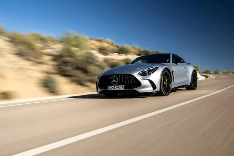 2024-mercedes-amg-gt-stize-ovog-proleca-sa-v8-snagom-i-cenom-od-134900-dolara-16