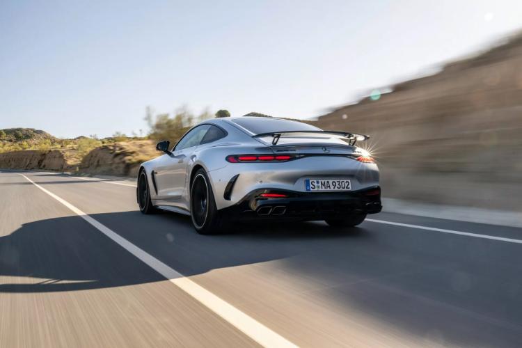 2024-mercedes-amg-gt-stize-ovog-proleca-sa-v8-snagom-i-cenom-od-134900-dolara-18