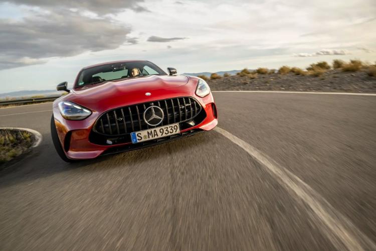 2024-mercedes-amg-gt-stize-ovog-proleca-sa-v8-snagom-i-cenom-od-134900-dolara-26