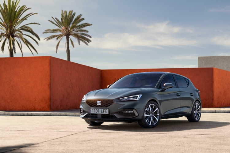 novi-motori-i-poboljsana-unutrasnjost-za-unapredeni-seat-leon-1
