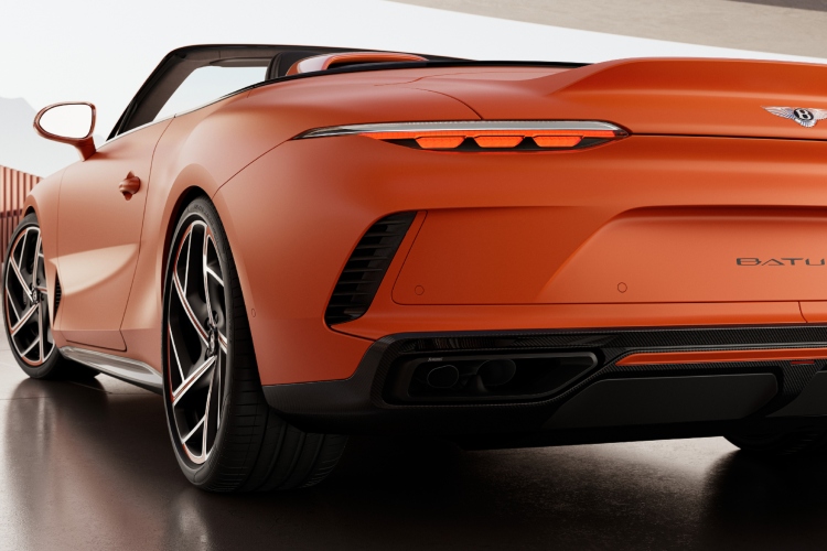 the-batur-convertible-novi-korak-u-luksuzu-performansama-i-personalizaciji-sa-mulliner-potpisom-8