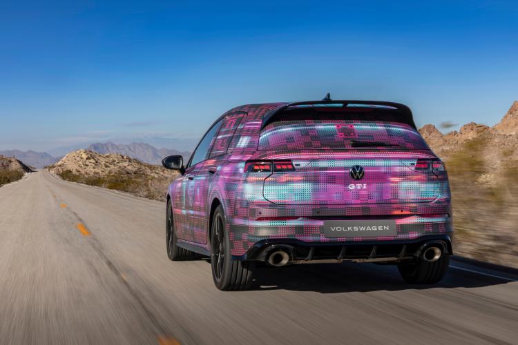 volkswagen-zapocinje-predprodaju-novog-mocnijeg-golf-gti01-5