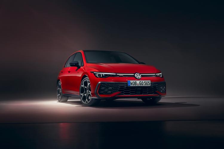 volkswagen-zapocinje-predprodaju-novog-mocnijeg-golf-gti01-12