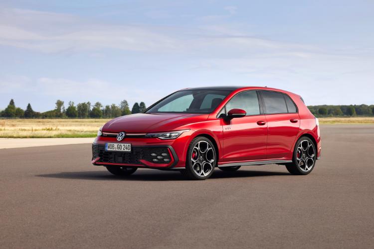 volkswagen-zapocinje-predprodaju-novog-mocnijeg-golf-gti01-16