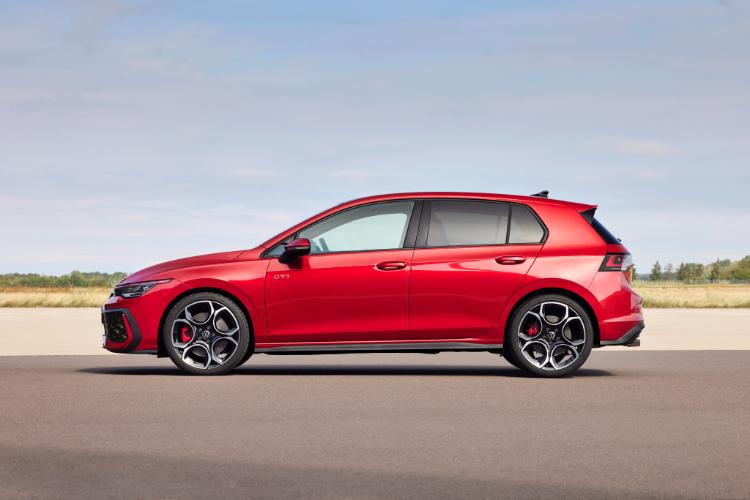 volkswagen-zapocinje-predprodaju-novog-mocnijeg-golf-gti01-18