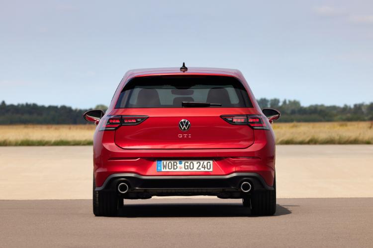 volkswagen-zapocinje-predprodaju-novog-mocnijeg-golf-gti01-21
