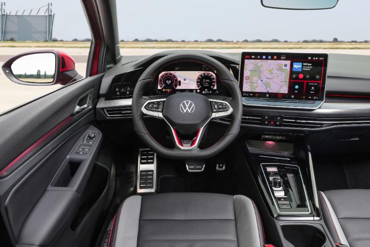 volkswagen-zapocinje-predprodaju-novog-mocnijeg-golf-gti01-22