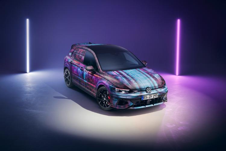 volkswagen-zapocinje-predprodaju-novog-mocnijeg-golf-gti01-30