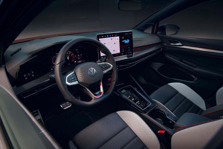 volkswagen-zapocinje-predprodaju-novog-mocnijeg-golf-gti01-33