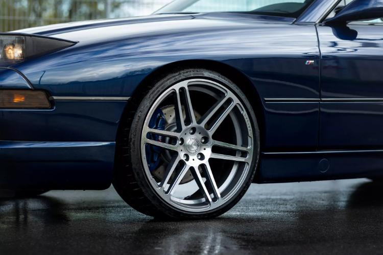 manhart-povecava-velicanstvenost-bmw-e31-serije-8-sa-e39-m5-v8-rucnim-menjacem-13