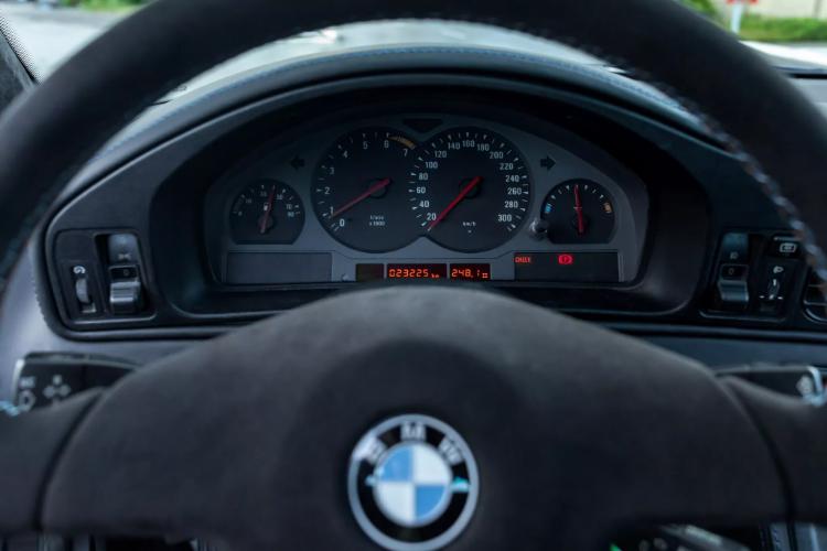 manhart-povecava-velicanstvenost-bmw-e31-serije-8-sa-e39-m5-v8-rucnim-menjacem-19