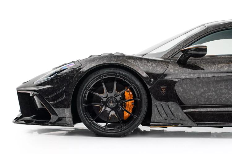 mansory-pretvara-maserati-mc20-u-betmobil-sa-740-ks-9