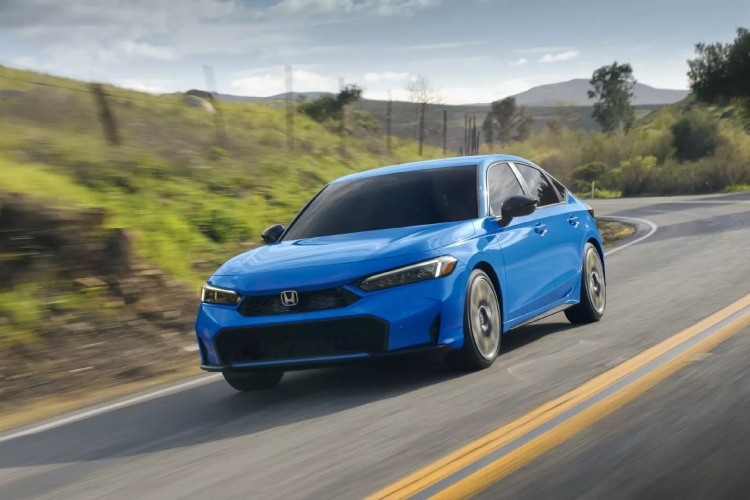 honda-civic-2025-dobija-hibridnu-opciju-sa-200-ks-i-novi-sportski-dizajn-6