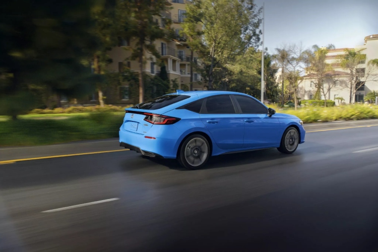 honda-civic-2025-dobija-hibridnu-opciju-sa-200-ks-i-novi-sportski-dizajn-7