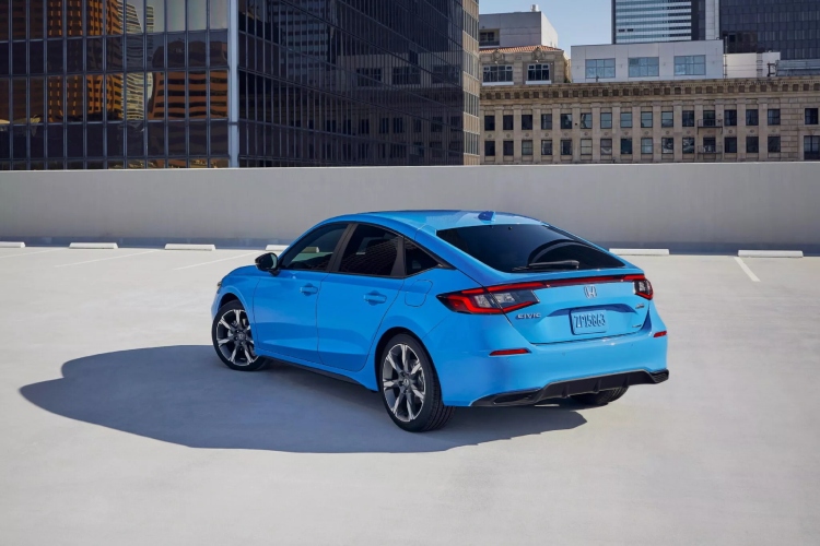 honda-civic-2025-dobija-hibridnu-opciju-sa-200-ks-i-novi-sportski-dizajn-9