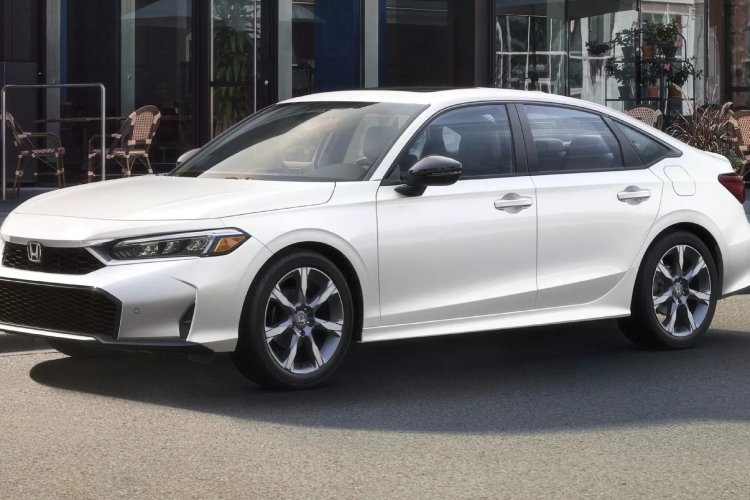 honda-civic-2025-dobija-hibridnu-opciju-sa-200-ks-i-novi-sportski-dizajn-11