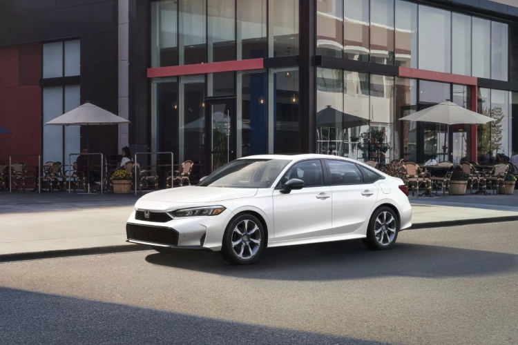 honda-civic-2025-dobija-hibridnu-opciju-sa-200-ks-i-novi-sportski-dizajn-12