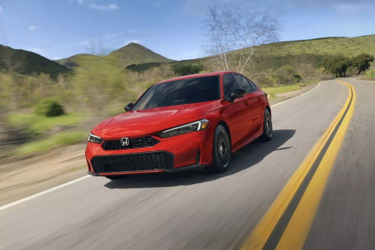 honda-civic-2025-dobija-hibridnu-opciju-sa-200-ks-i-novi-sportski-dizajn-13