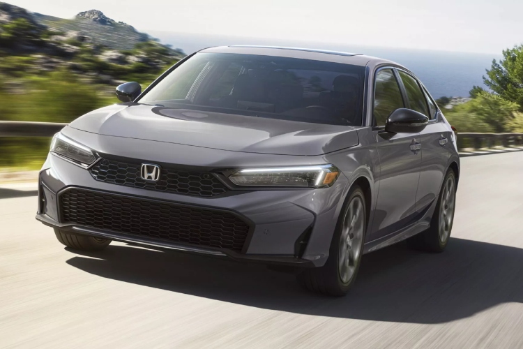 honda-civic-2025-dobija-hibridnu-opciju-sa-200-ks-i-novi-sportski-dizajn-14
