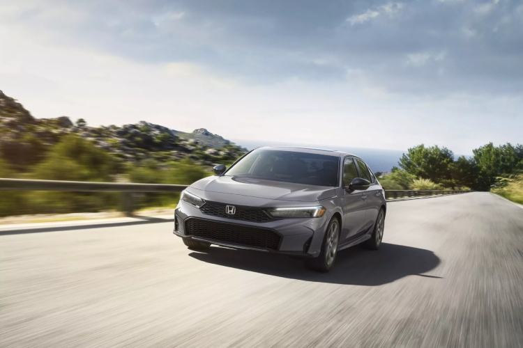 honda-civic-2025-dobija-hibridnu-opciju-sa-200-ks-i-novi-sportski-dizajn-15