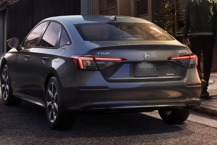 honda-civic-2025-dobija-hibridnu-opciju-sa-200-ks-i-novi-sportski-dizajn-16