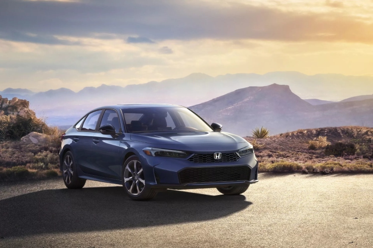 honda-civic-2025-dobija-hibridnu-opciju-sa-200-ks-i-novi-sportski-dizajn-19