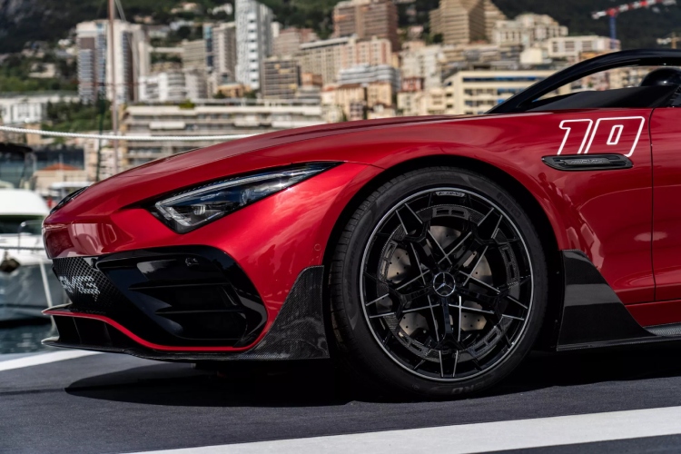 mercedes-amg-mythos-purespeed-sl-speedster-sa-f1-halo-zastitom-7