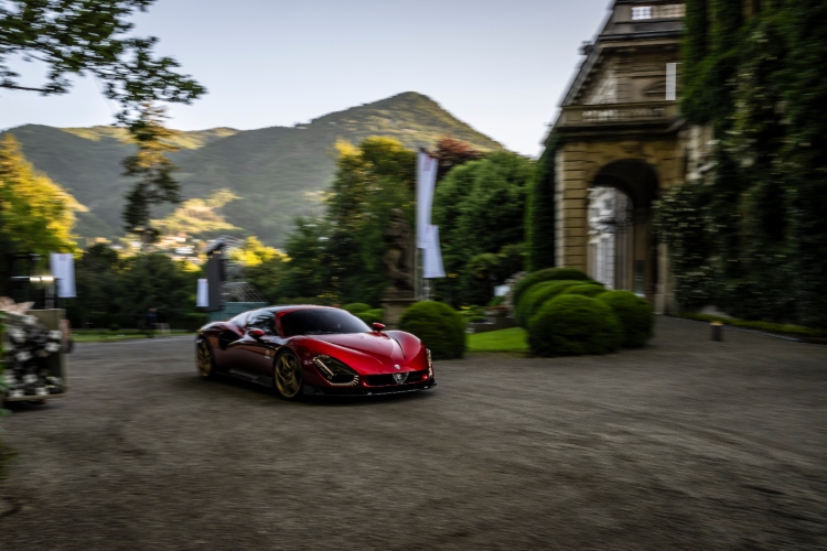 novi-alfa-romeo-33-stradale-trijumfuje-na-concorso-deleganza-villa-deste-4