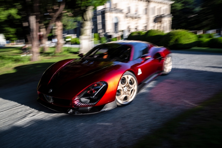 novi-alfa-romeo-33-stradale-trijumfuje-na-concorso-deleganza-villa-deste-8