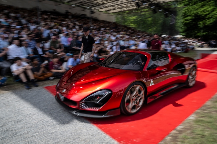 novi-alfa-romeo-33-stradale-trijumfuje-na-concorso-deleganza-villa-deste-9